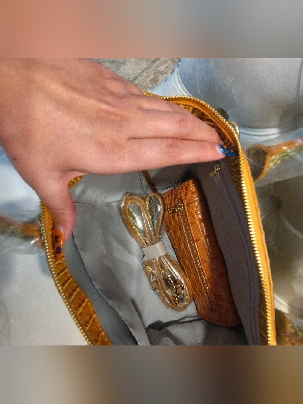 Green Brown Croc-Embossed Tote Bag with Matching Wallet - Picture 7 of 10
